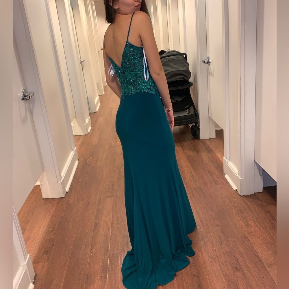 Camille La Vie Emerald green prom dress - Picture 5 of 11